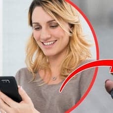 swish glad tjej med mobil