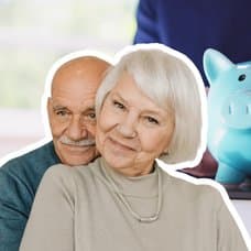 En blå spargris. Ett äldre par utklippta till vänster.