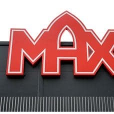 Max-skylt vänster. Max-restaurang höger.