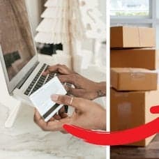 Hand som håller i ett betalkort framför en dator till vänster. Kvinna framför en dator med paket bredvid sig till höger. En röd pil pekar på kvinnan.