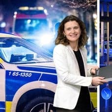 Bild-På-Pressträff-Polisbil-Paulina-Brandberg-Anna-Ekstedt 