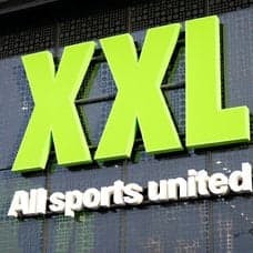 Bild på XXL:s logga och butik.