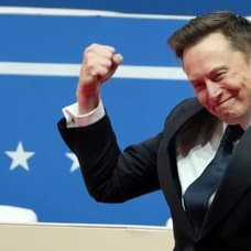 Elon Musk kan bli världens första dollarbiljonär inom kort.