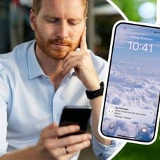 Man med mobiltelefon, Swish-appen och svenska sedlar