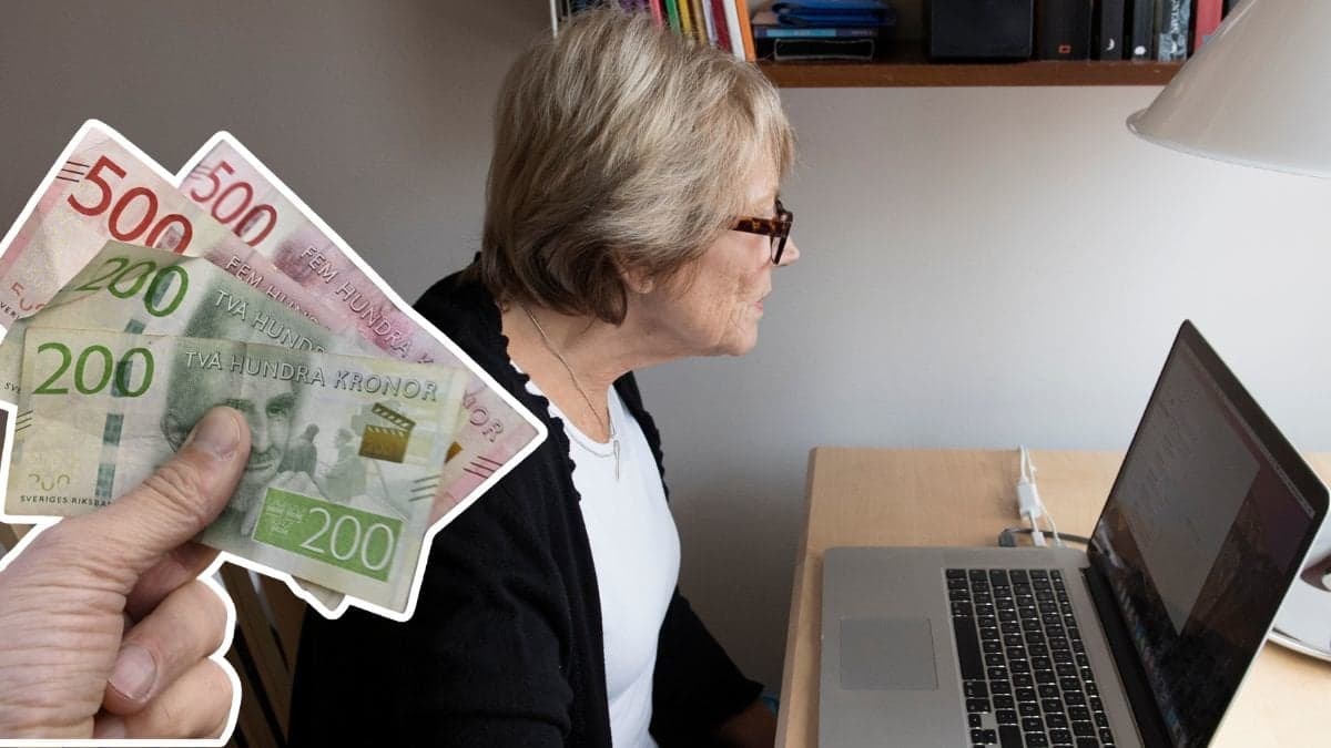 Pengar i handen och en kvinna vid en dator.