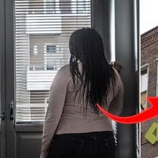 Ledsen kvinna och Kronofogden