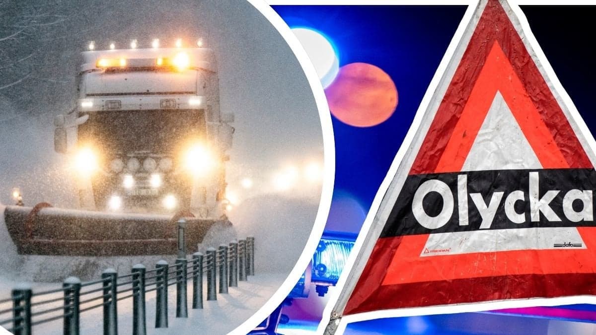 Plogbil som plogar väg och en skylt om att det skett en olycka