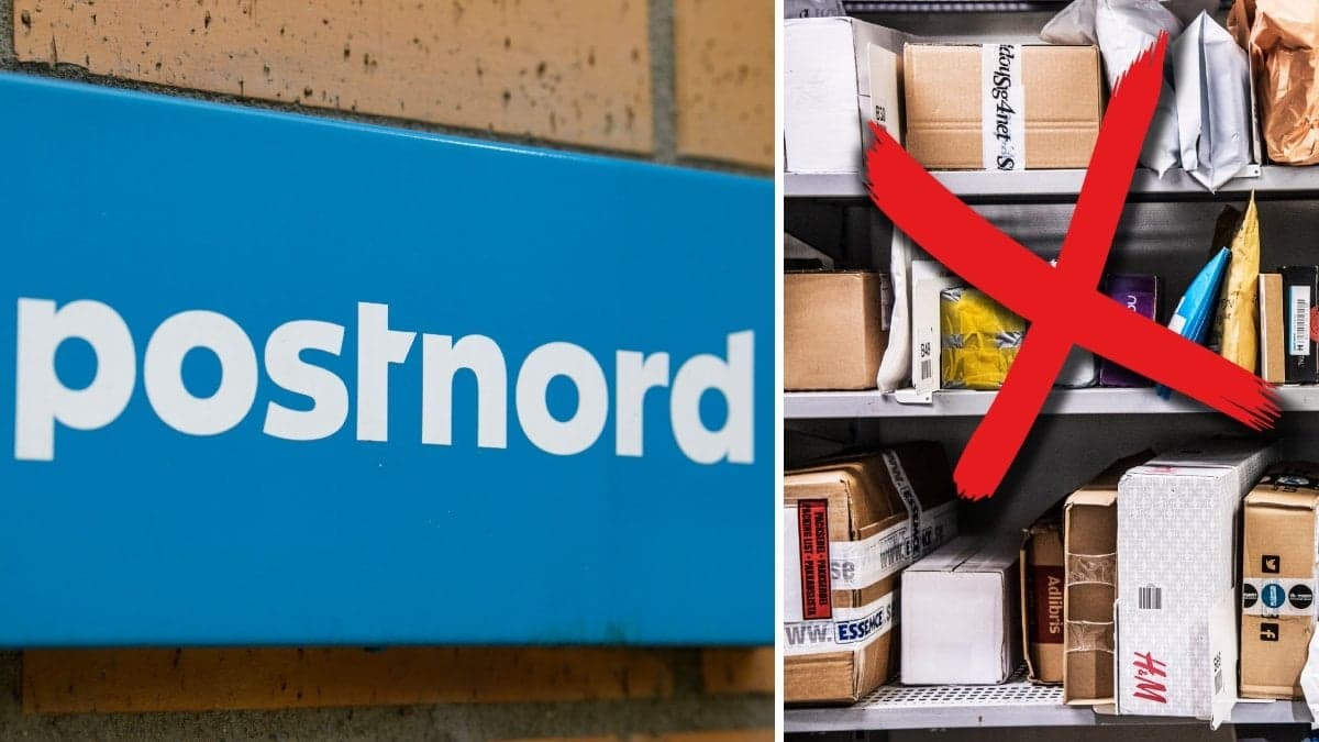 En Postnord-skylt och en hylla med en rad olika paket.