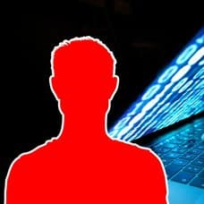 Siluett av en man och en dator.