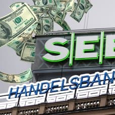 Pengar som ramlar i bakgrunden. Byggnad med SEB-skylt i mitten. Skylt med Handelsbanken ner vid vänster. Nordea-skylt höger.
