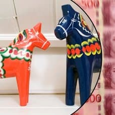 Bilder på prydnader och sedlar.