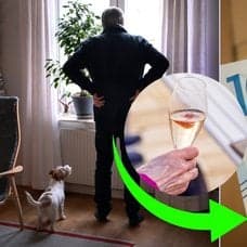 Man vid fönster, bubbelglas och pengar.