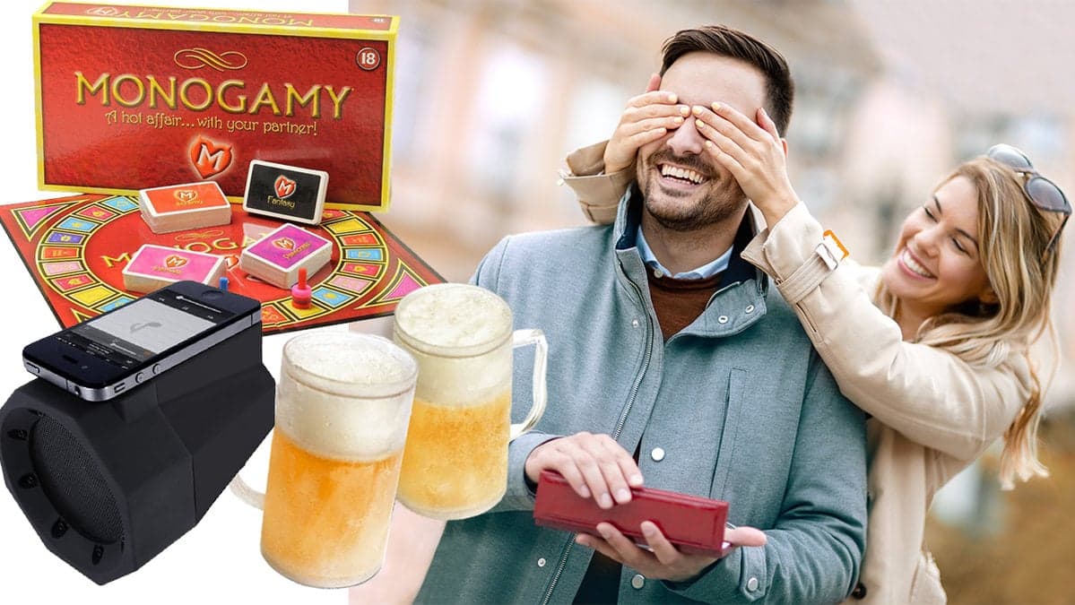 Tjej och kille som ler, ölglas, högtalare