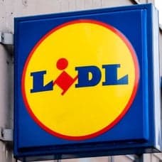 Bilder på en Lidlpåse och en Lidlskylt.