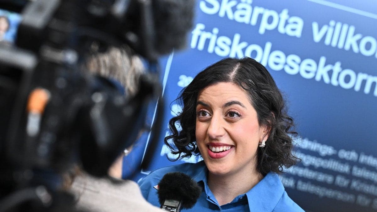 Utbildnings- och integrationsminister Simona Mohamsson (L) presenterar flera förslag för att skärpa villkoren för friskolesektorn under en pressträff på onsdagen.