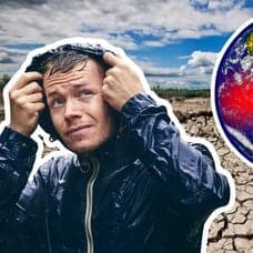 Man i regnjacka, torrt landskap, El Niño markerad på planet och termometer