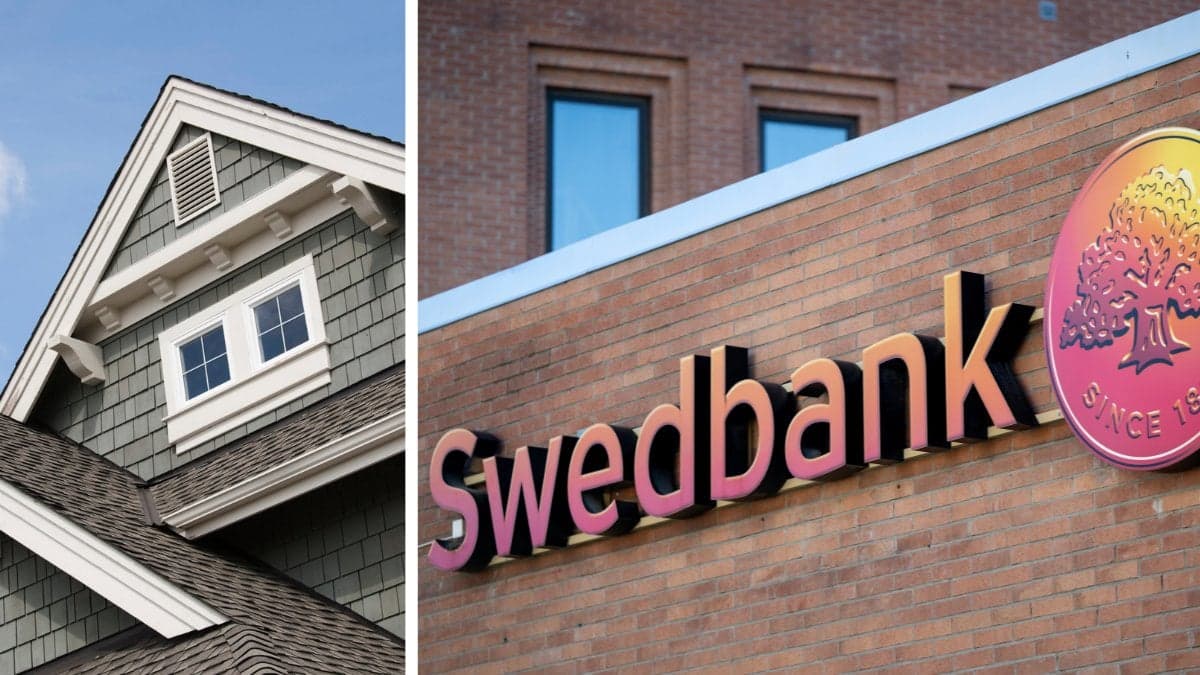 Hus vänster. Swedbank-skylt höger.