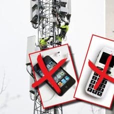 Två arbetare på en mobilmast och en kalender inzoomad på fredag den 13e.
