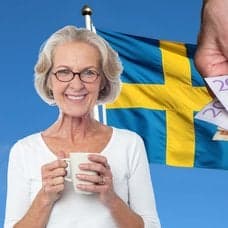 Svenska flaggan, pengar och en glad kvinna.