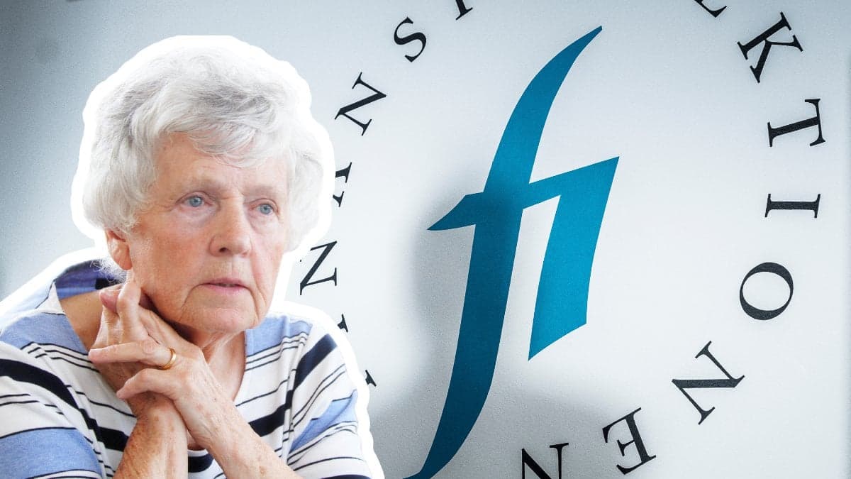 Äldre orolig dam. Finansinspektionen i bakgrunden.