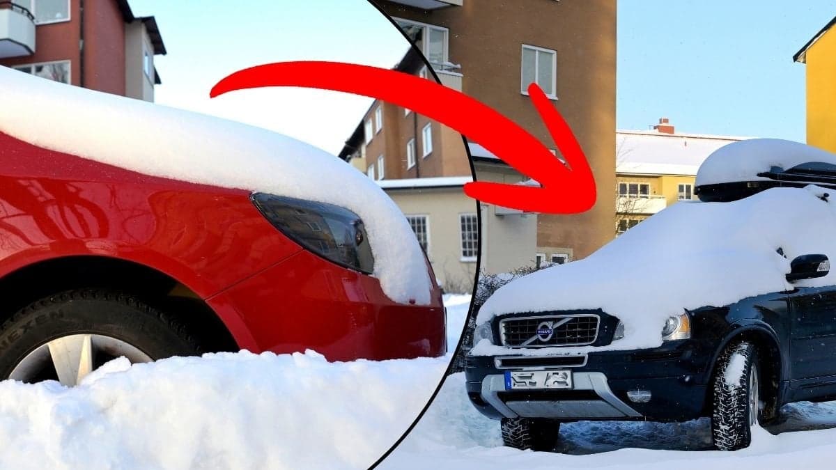 Bilar på vintern med snö på.