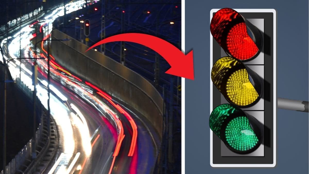 Trafiksignaler och trafikerad bilväg.