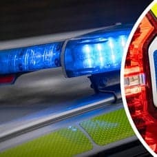 Blåljus polis bil vänster. Närbild polisbil höger.