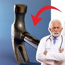 Hammare till vänster. Utklippt läkare som ser arg ut i mitten. en man som kollar sig själv i speeln till höger. En röd pil pekar från mannen i spegeln till hammaren.