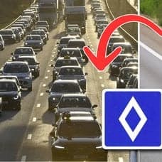 Bilväg, vägmärke och en husvagn.