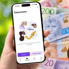 Swish-appen i mobil, svenska sedlar och kvinna med mobiltelefon