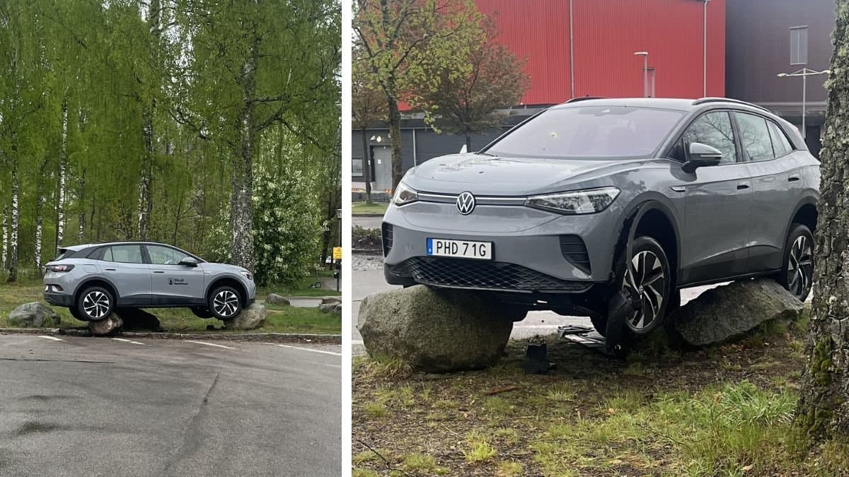 Bil som står parkerad på sten.