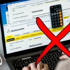 Deklaration via datorn och ett rött kryss.