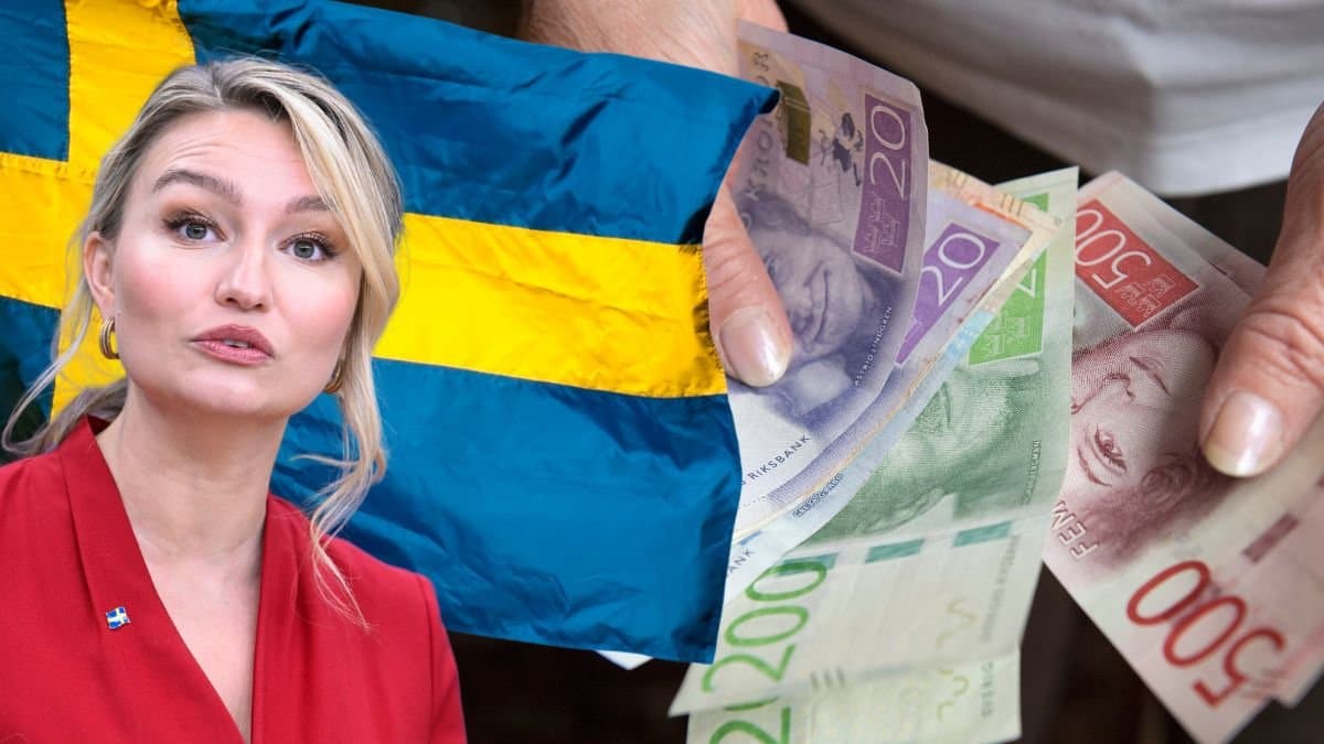 Svenska flaggan, Ebba Busch och pengar i olika valörer.