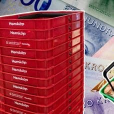 Kundkorgar, pengar och en person som handlar.