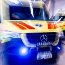 Ambulans och olycksplats.