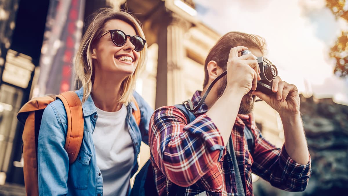 Varför inte unna dig själv en billig resa nu när Black Friday Week drar igång? Ta en weekend till London eller Barcelona med kompisgänget!