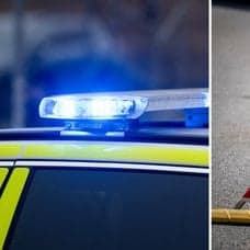 polisbil och skylt på olycka