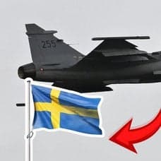 Jas-Gripen i bakgrunden, Sveriges plagga vänster , Rysslands flagga höger.