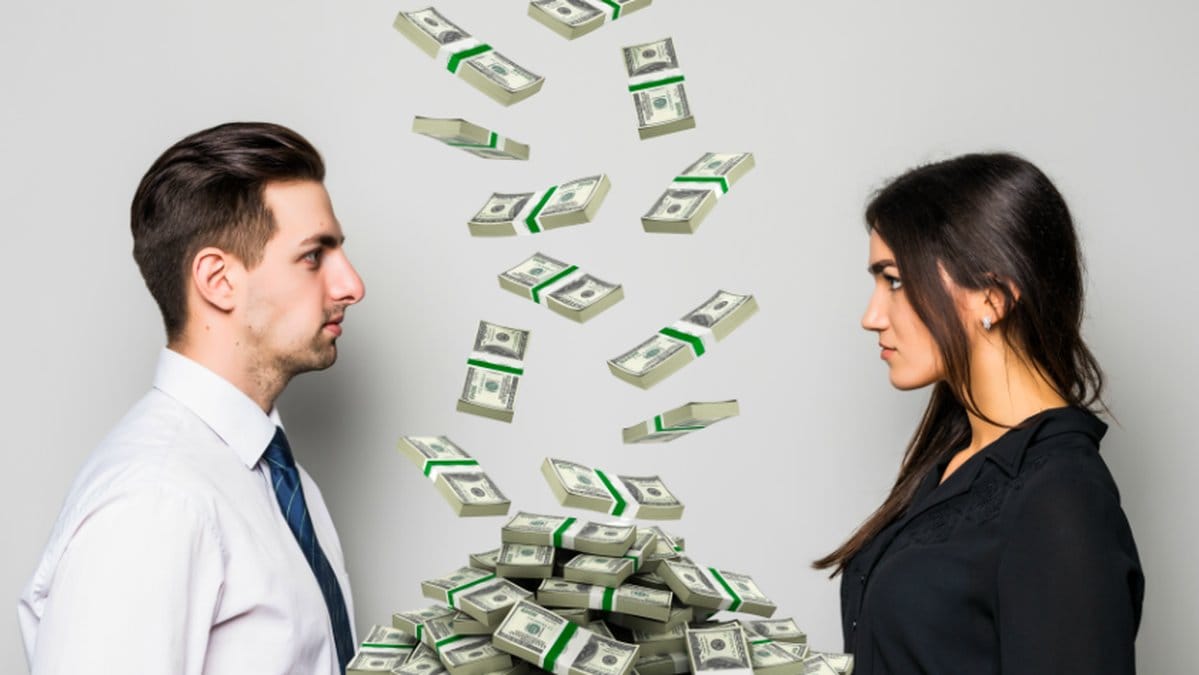 Lönegapet mellan män och kvinnor minskar allt mer för varje år.