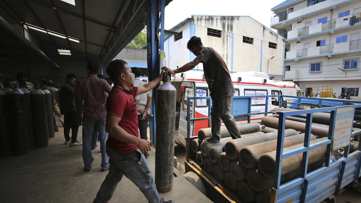22 personer har dött i samband med en gasläcka vid ett sjukhus i Nashik, Indien. 