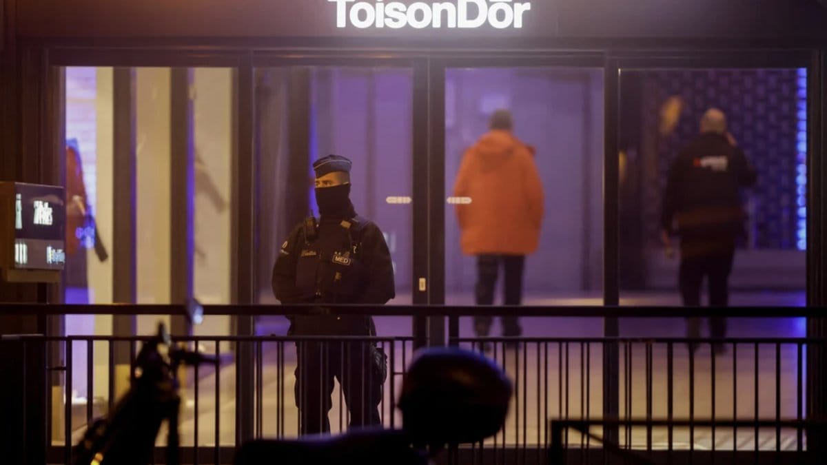 En svensk kvinna skadades i en skottlossning i Bryssel sent igårkväll. 
