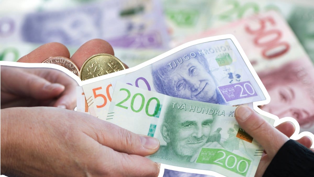 Kontanter i hög i bakgrunden. Två händer ger kontanter till varandra utklippt framför högen av pengar.