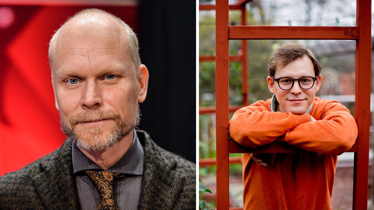 rakad man i kostym, man i orange tröja hänger mot en röd stege