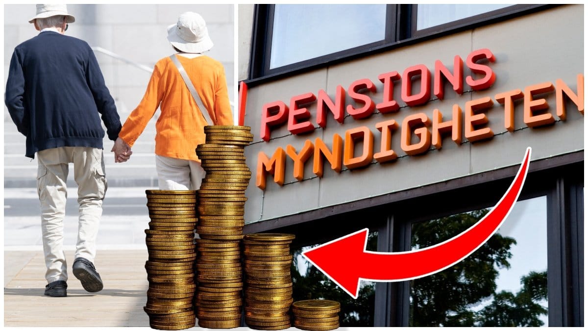 Ett äldre par som går hand i hand och Pensionsmyndighetens skylt på en fasad. 