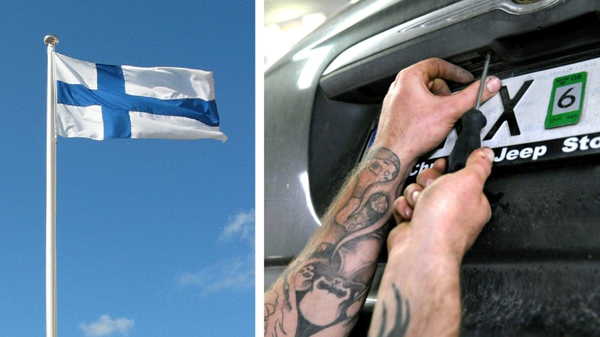 Bilar med könsord rullar runt på Finlands gator.