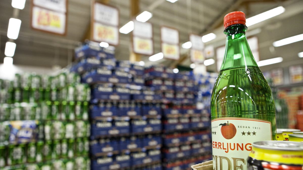 Räddningstjänsten har larmats till en ciderfabrik i Herrljunga.