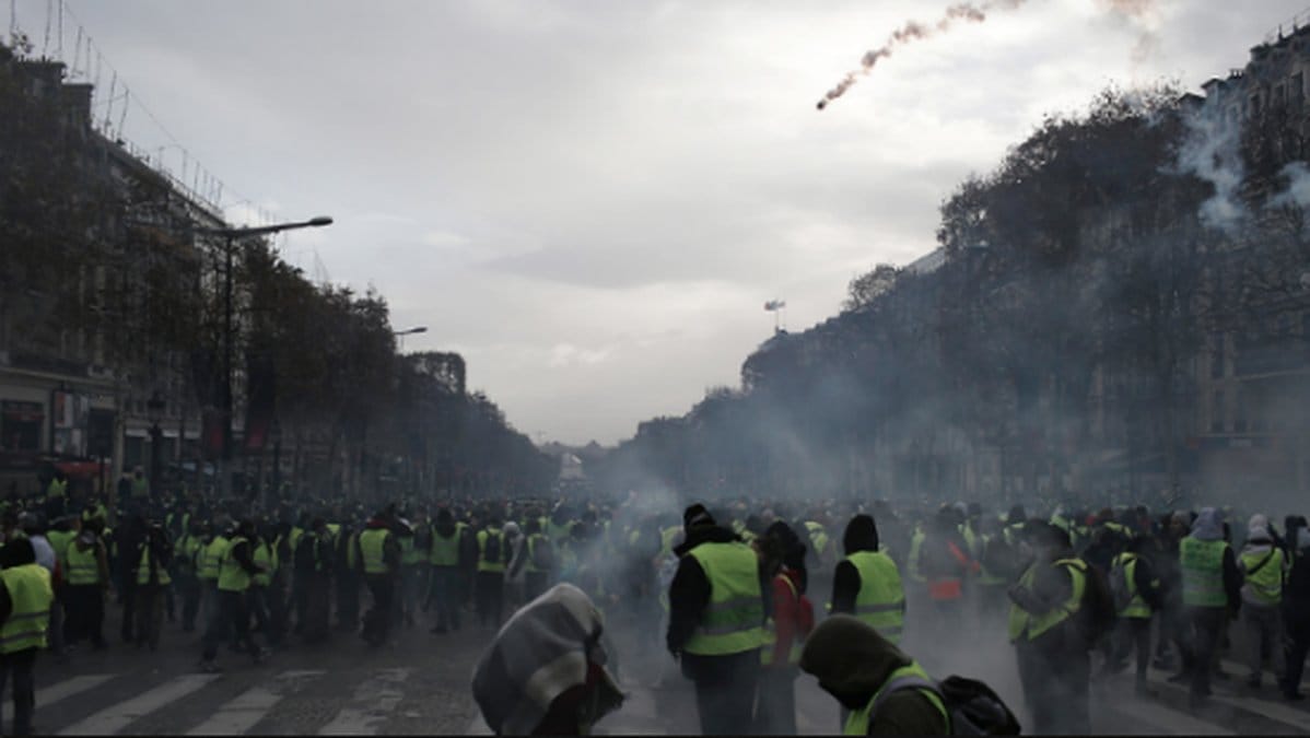 Gula västarna i Paris.