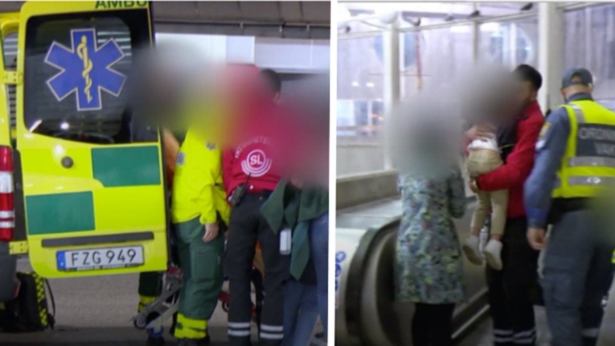 Kvinnan med barnvagn fastnade i rulltrappan. 