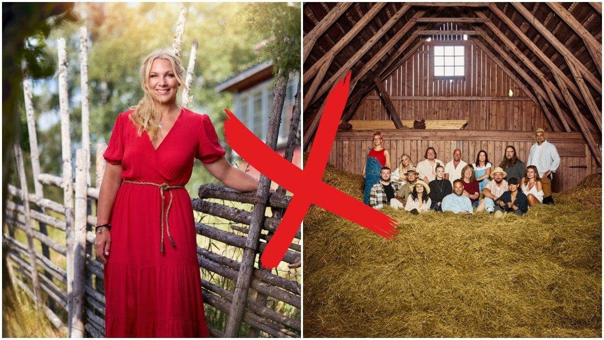 Anna Brolin i röd klänning, och deltagare från tidgare säsong av Farmen sitter på en hösäck i en ladugård.