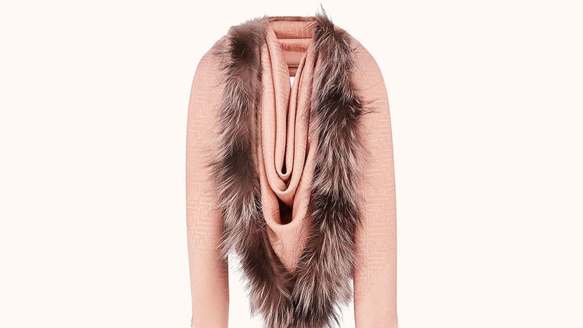 En vulvascarf från Fendi.